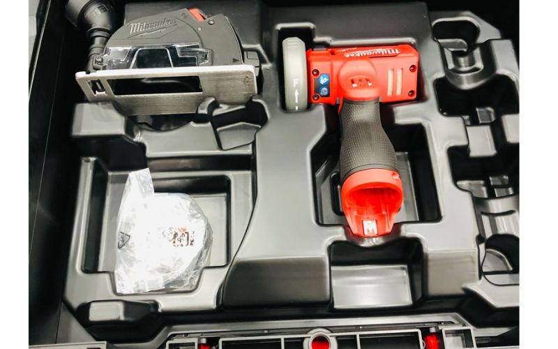 Máy cắt cầm tay Milwaukee M12 FCOT-0X