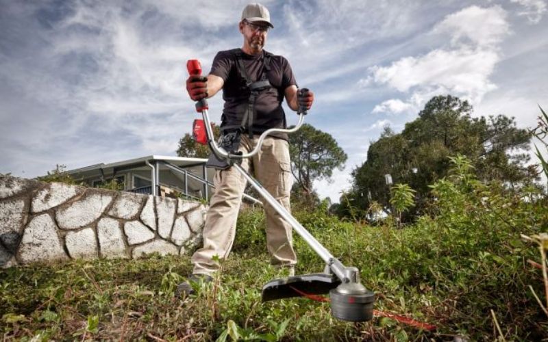 Máy cắt cỏ Milwaukee M18 FBCU-0