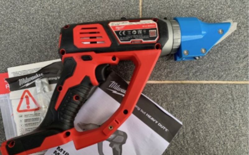 Máy cắt kim loại Milwaukee M18 BMS20-0