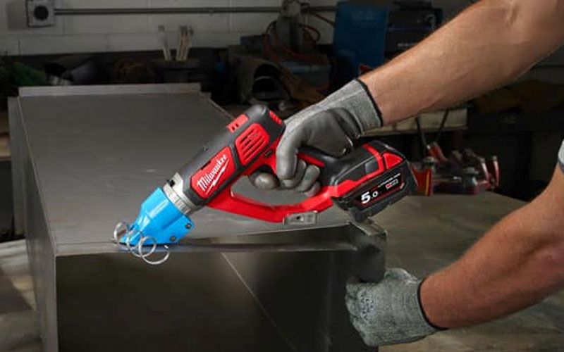 Máy cắt kim loại Milwaukee M18 BMS20-0