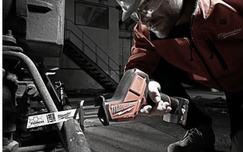 Máy cưa kiếm Milwaukee M12 CHZ-0