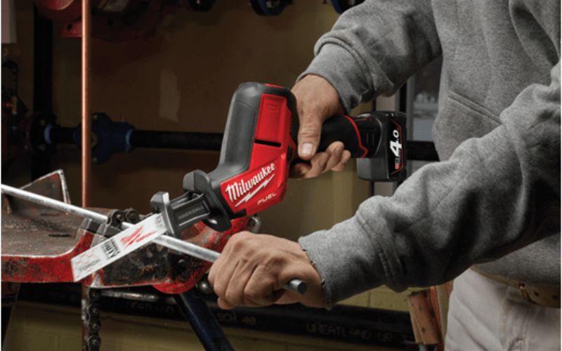 Máy cưa kiếm Milwaukee M12 CHZ-0