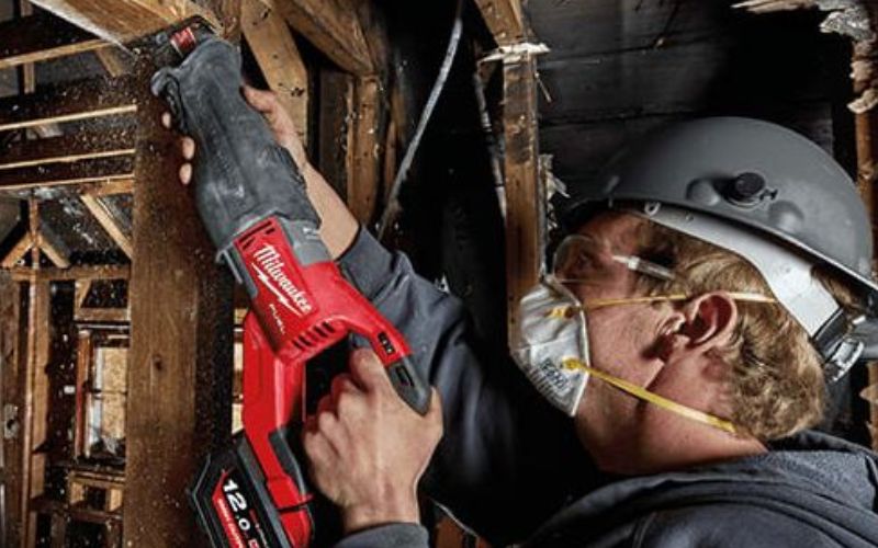 Máy cưa kiếm Milwaukee M18 FSX-0C