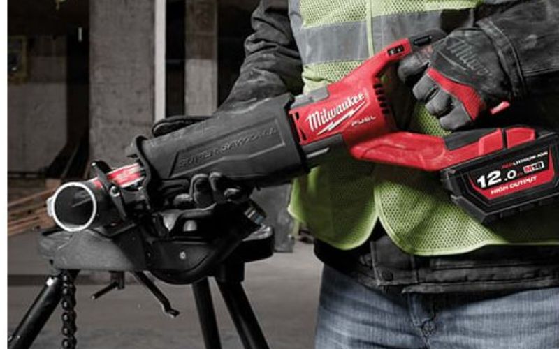 Máy cưa kiếm Milwaukee M18 FSX-0C