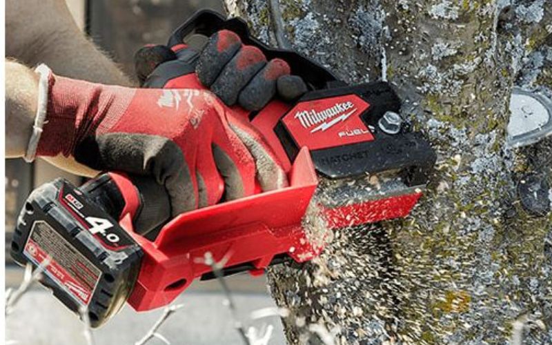Máy cưa xích 12V Milwaukee M12 FHS-0X