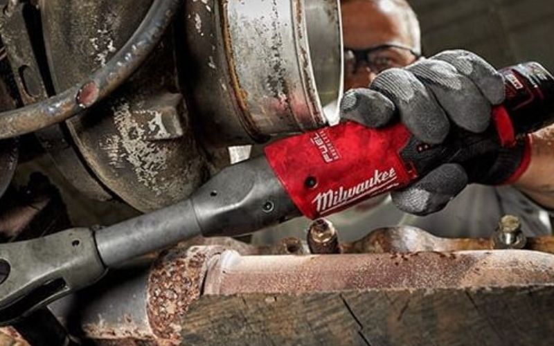 Máy siết bu lông góc Milwaukee M12 FIR38LR-0