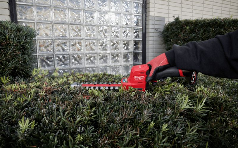 Máy tỉa hàng rào Milwaukee M12 FHT20-0