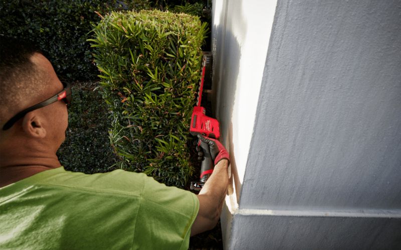 Máy tỉa hàng rào Milwaukee M12 FHT20-0