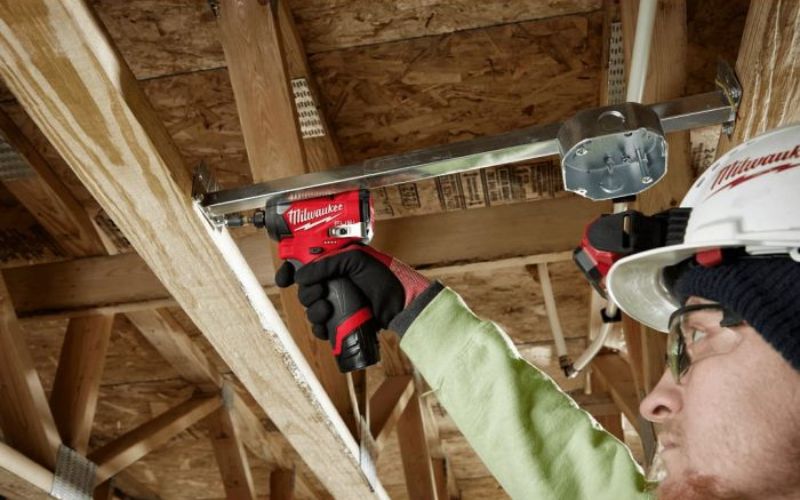 Máy vặn vít Milwaukee M12 FID2-0X