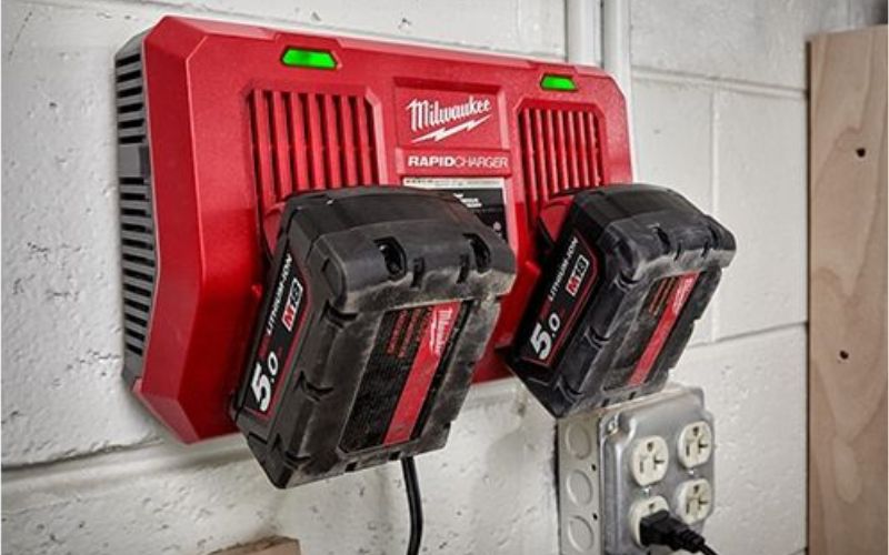 Bộ sạc nhanh Milwaukee 2 cổng M18 DFC