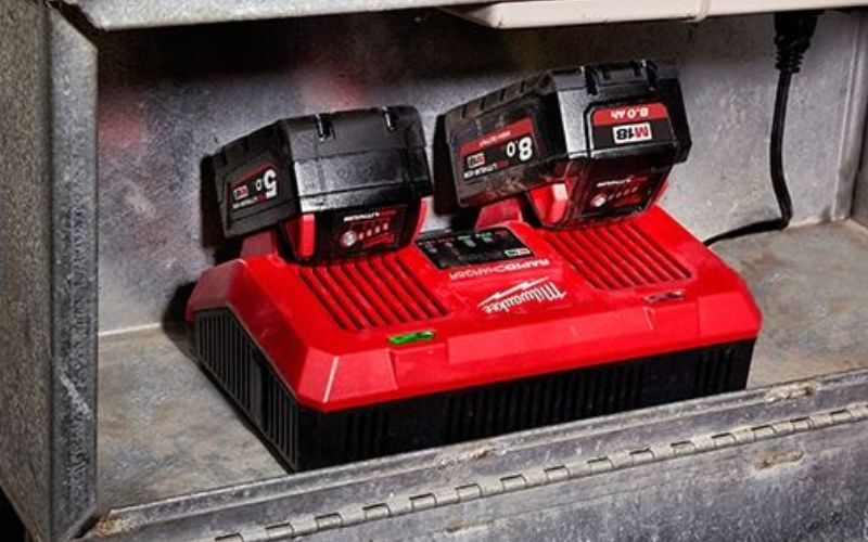 Bộ sạc nhanh Milwaukee 2 cổng M18 DFC