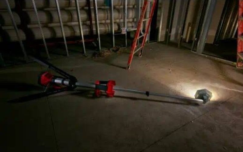 Đèn LED chân đứng Milwaukee M18 SAL-0