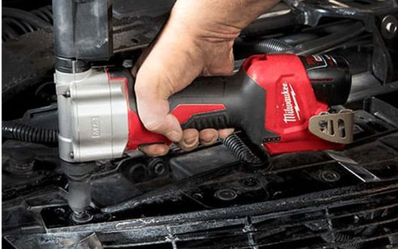 Máy bắn đinh rút Milwaukee M12 BPRT-0C