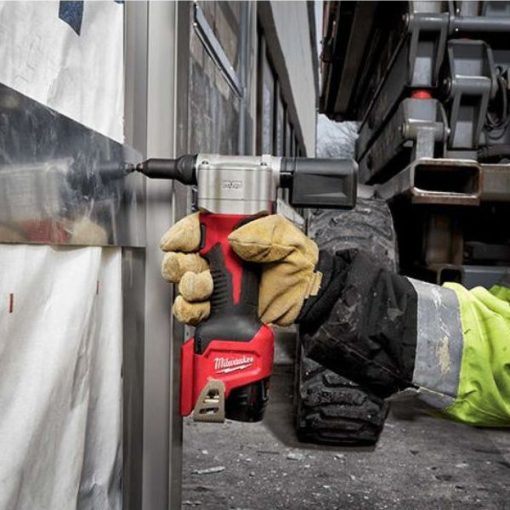 Máy bắn đinh rút Milwaukee M12 BPRT-0C