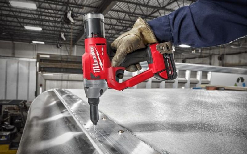 Máy bắn đinh rút Milwaukee M18 FRT-0X0