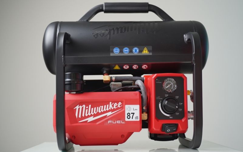 Máy nén khí Milwaukee M18 FAC-0