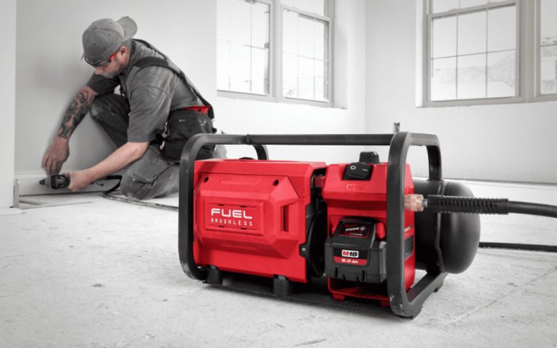 Máy nén khí Milwaukee M18 FAC-0