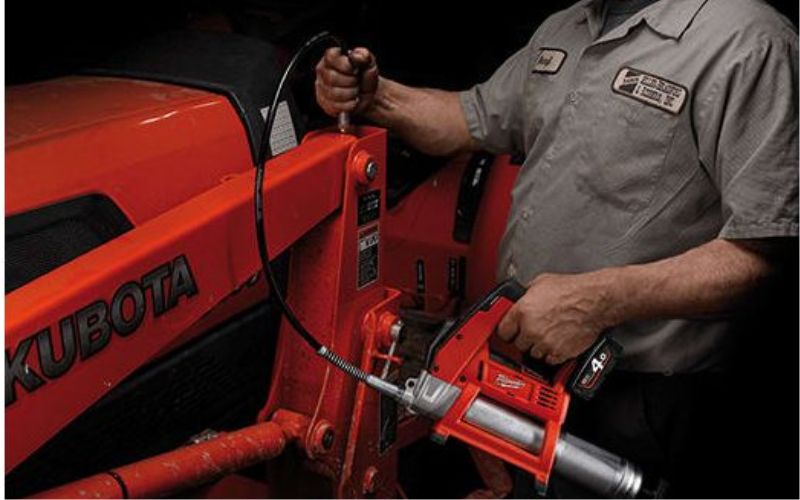 Máy tra mỡ Milwaukee M12 GG-0