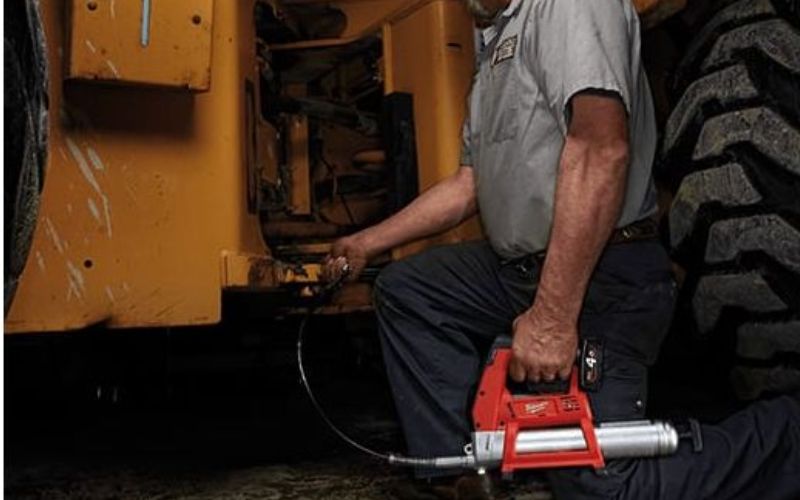 Máy tra mỡ Milwaukee M12 GG-0