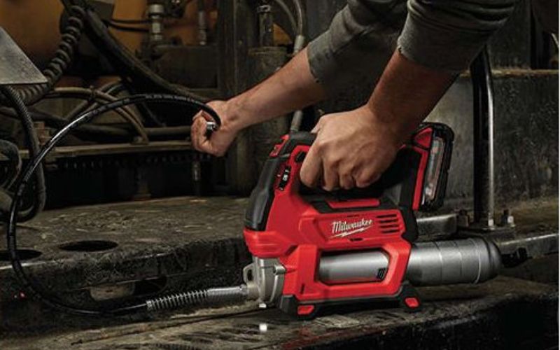Máy tra mỡ Milwaukee M18 GG-0