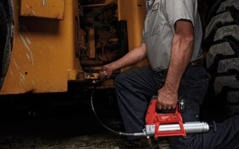Máy tra mỡ Milwaukee M18 GG-0