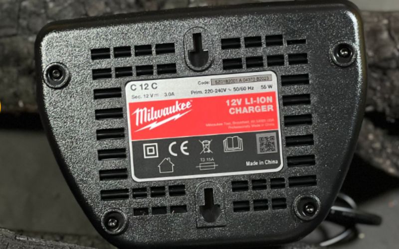 Sạc Milwaukee C12C pin 12V