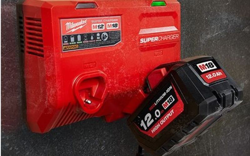 Sạc nhanh không dây Milwaukee M12-18SC
