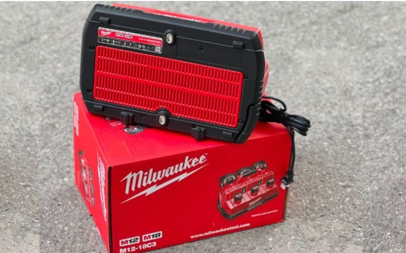 Sạc pin nhanh 12V ,18V Milwaukee M12-18C3