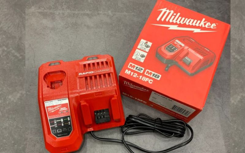 Sạc pin nhanh 12V ,18V Milwaukee M12-18FC