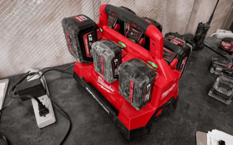 Trạm sạc nhanh 6 cổng Milwaukee M18 PC6